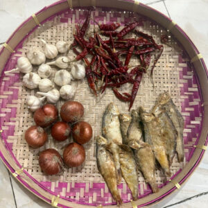 গাঁওএর শুটকি ভর্তার উপাদান 